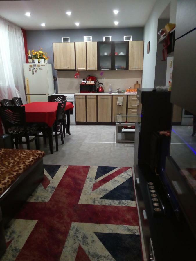 Apartment Diana Resilovo Bagian luar foto